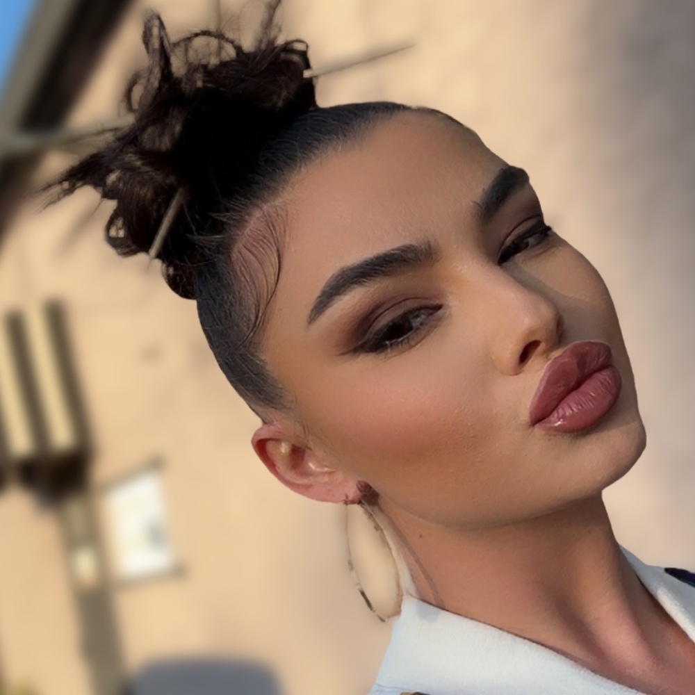 Meet your Posher, Laura